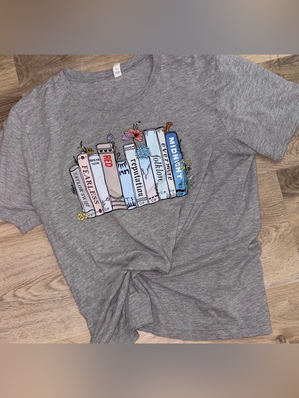 TAYLOR SWIFT inspired tee shirt large books albums music concert fan gear comfy